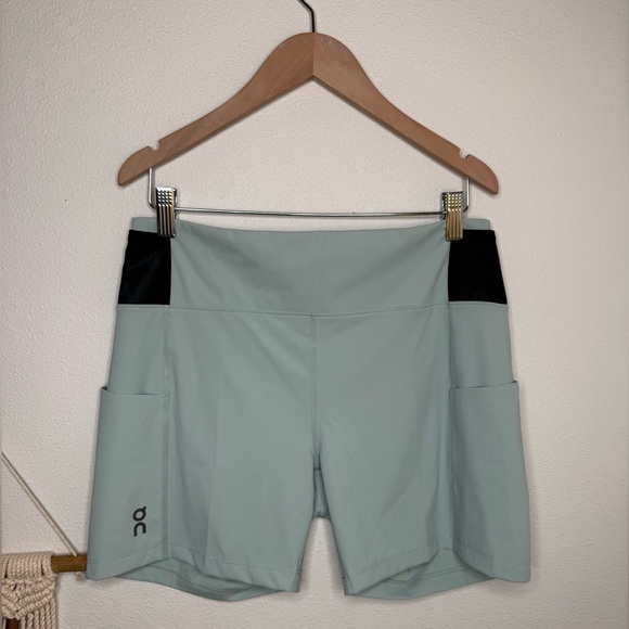 NWT On Running On Cloud Sprinter Shorts Light Blue NEW - Picture 6 of 7